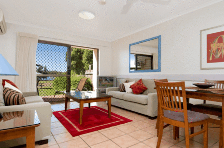 Cayman Quays - Lismore Accommodation 4