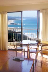 Beachfront Towers - Lismore Accommodation 2