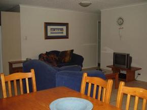Beachfront Towers - Lismore Accommodation 4