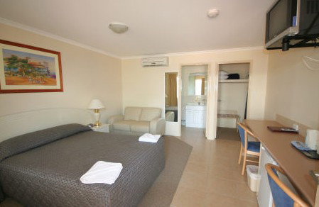 Chinchilla Palms Motor Inn - Lismore Accommodation 1