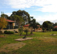 Lakes Entrance Country Cottages - Lismore Accommodation