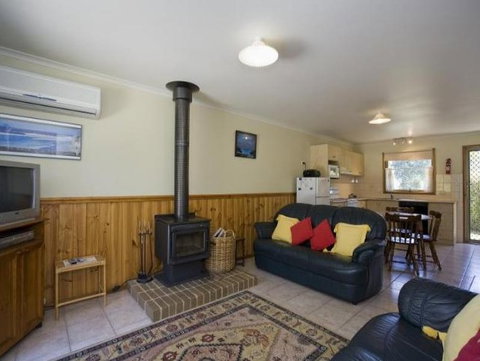 Surfcoast Retreat - Lismore Accommodation 1