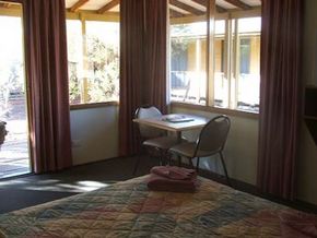 Desert Oaks Resort - Lismore Accommodation 7