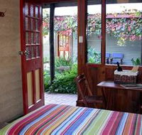 Red Poles - Lismore Accommodation