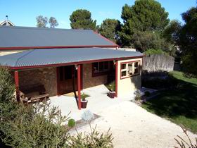 Toora Views - Lismore Accommodation 0