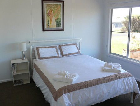 Beachport Escape - Lismore Accommodation 3