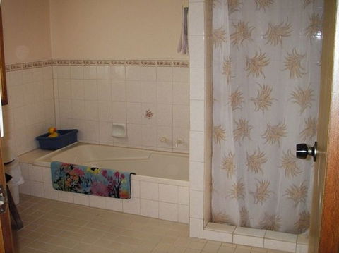 The Folly Holiday Home - Lismore Accommodation 3
