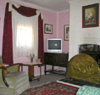 Hollyhock Cottage - Lismore Accommodation