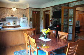 Hartzview Vineyard Homestead - Lismore Accommodation 5