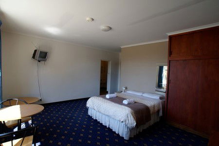 Wharf Hotel Wynyard - Lismore Accommodation 2
