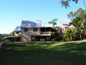 Glasshouse Mountains Ecolodge - Lismore Accommodation 0