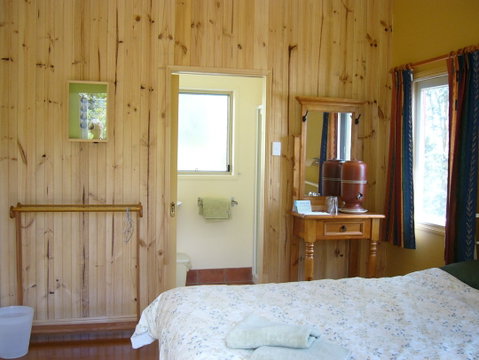 Glasshouse Mountains Ecolodge - Lismore Accommodation 1