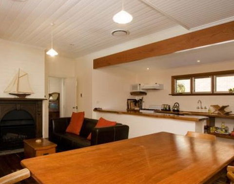 The Cottage - Berry - Lismore Accommodation 3