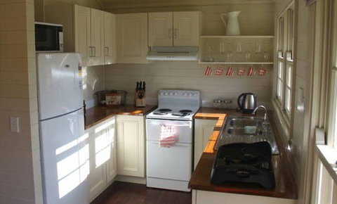 Book Barn Cottage - Lismore Accommodation 4