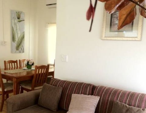 Bidgee Bankside Cottage - Lismore Accommodation 3