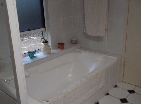 Beachfront Zilzie Holiday Home And Cottage - Lismore Accommodation 2