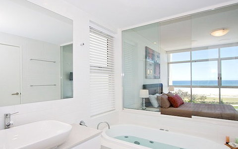 Kirra Surf Apartments - Lismore Accommodation 1