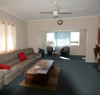 AMELIA STREET GLADSTONE 5 BEDROOMS - Lismore Accommodation
