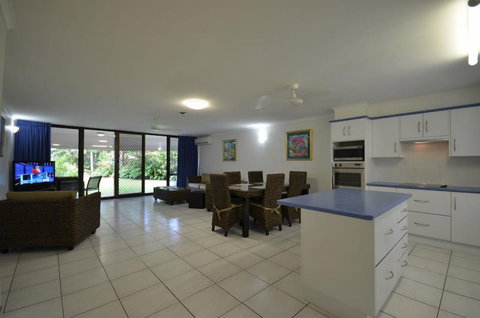 Roydon Beachfront Holiday Apartments - Lismore Accommodation 10