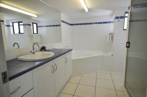 Roydon Beachfront Holiday Apartments - Lismore Accommodation 11