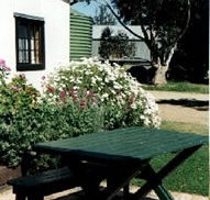 Dunalan Host Farm Cottage - Lismore Accommodation