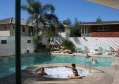 Burleigh Beach Tower - Lismore Accommodation 1