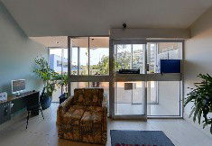 Burleigh Beach Tower - Lismore Accommodation 2