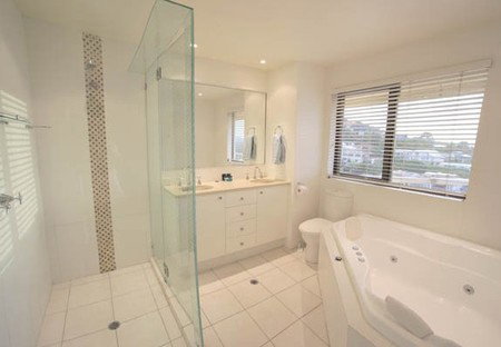 Coolum Caprice - Lismore Accommodation 3