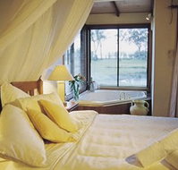 Lake Weyba Cottages - Lismore Accommodation