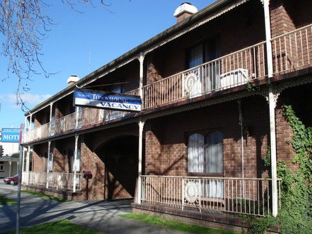 Albury Townhouse - Lismore Accommodation 0
