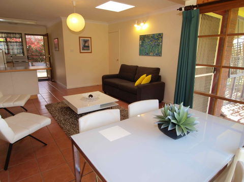 Bright Highland Valley Cottages - Lismore Accommodation 0