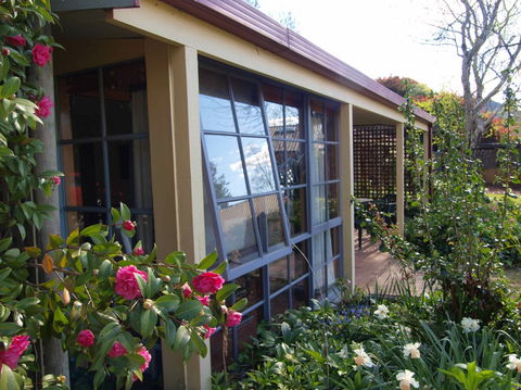 Bright Highland Valley Cottages - Lismore Accommodation 1