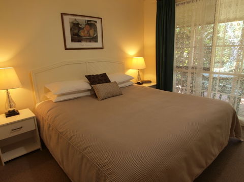 Bright Highland Valley Cottages - Lismore Accommodation 2