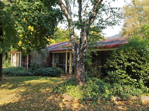 Bright Highland Valley Cottages - Lismore Accommodation 5