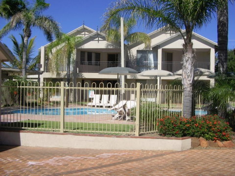 Pelican Shore Villas - Lismore Accommodation 1