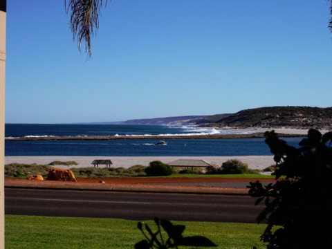 Pelican Shore Villas - Lismore Accommodation 3
