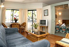 Half Moon Bay Resort - Lismore Accommodation 1