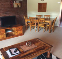 Cleveland Visitor Villas Motel  Shailer Park Garden Villas - Lismore Accommodation