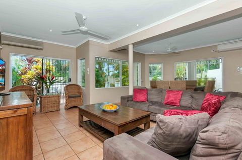 The Villas Palm Cove - Lismore Accommodation 0