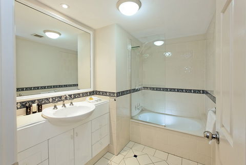 La Grande Apartments Broadbeach - Lismore Accommodation 3