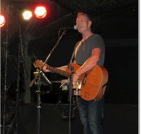 Jon J Bradley Entertainer - Lismore Accommodation