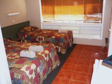Barcaldine Motel & Villas - Lismore Accommodation 4