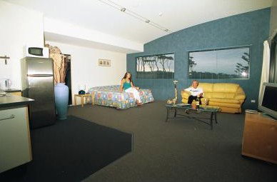 Beach House Mollymook - Lismore Accommodation 3
