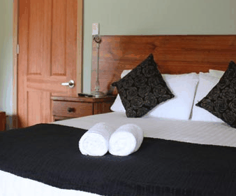 Tullah Lakeside Chalets - Lismore Accommodation