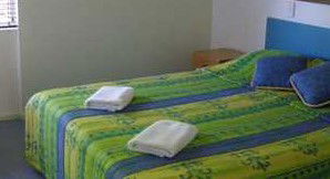Noosa Parade Holiday Inn - Lismore Accommodation 0