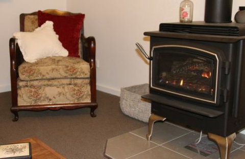 Donkey Tales Farm Cottages - Lismore Accommodation 4