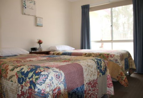 Donkey Tales Farm Cottages - Lismore Accommodation 8