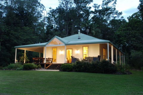 Fernridge Farm Cottage - Lismore Accommodation 1