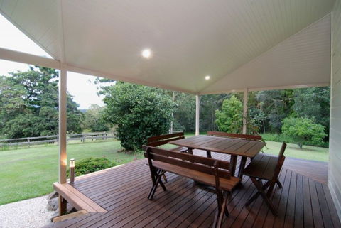 Fernridge Farm Cottage - Lismore Accommodation 4