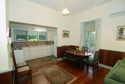 Fernridge Farm Cottage - Lismore Accommodation 5